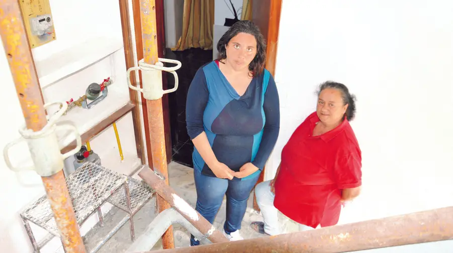 Obras em prédios municipais de Povos são um inferno para os moradores Obras em prédios municipais de Povos são um inferno para os moradores