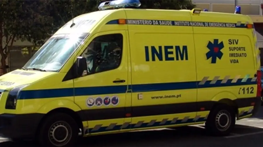 Ambulância incendeia-se no hospital de Torres Novas Ambulância incendeia-se no hospital de Torres Novas