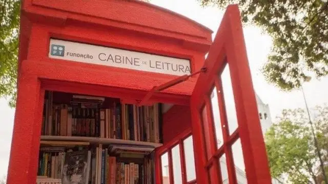 Cabine telefónica transforma-se em cabine de leitura Cabine telefónica transforma-se em cabine de leitura
