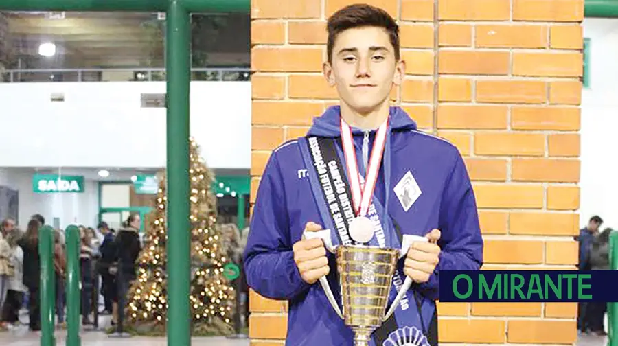 Jovem da Académica de Santarém chamado à selecção Jovem da Académica de Santarém chamado à selecção