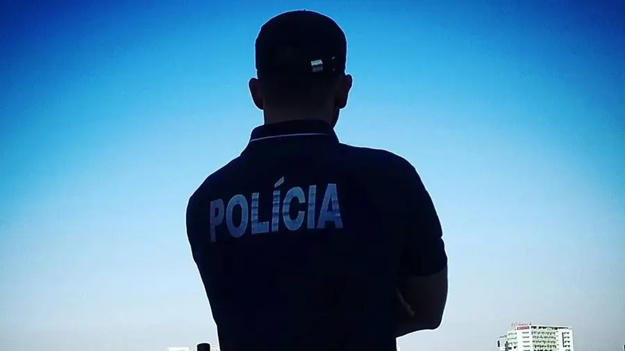 Polícia agredido à frente das filhas em VFX está a recuperar Polícia agredido à frente das filhas em VFX está a recuperar