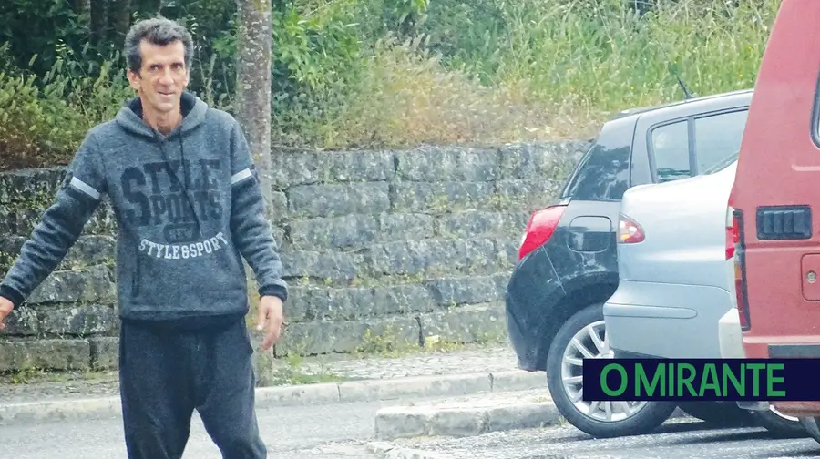 “Cristiano” é o único arrumador de automóveis com licença na região “Cristiano” é o único arrumador de automóveis com licença na região