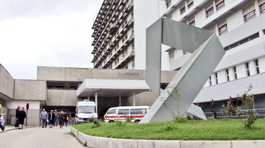 Doente em estado grave após cair do primeiro andar do Hospital de Santarém Doente em estado grave após cair do primeiro andar do Hospital de Santarém