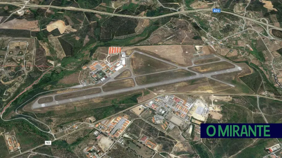 Autarcas do Médio Tejo pedem solução rápida para Aérodromo de Tancos Autarcas do Médio Tejo pedem solução rápida para Aérodromo de Tancos
