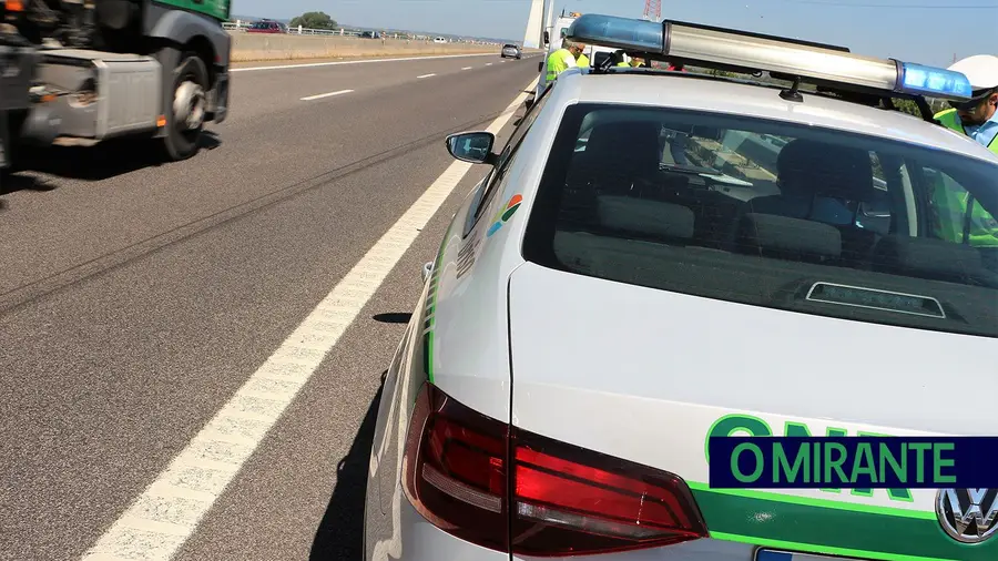 Despiste de pesado provoca corte da A13 nos dois sentidos em Benavente Despiste de pesado provoca corte da A13 nos dois sentidos em Benavente