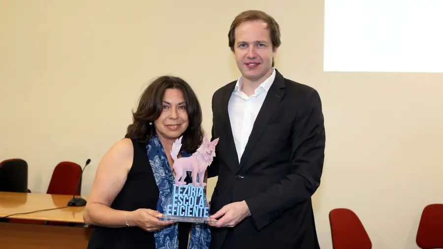 “Lezíria Escola Eficiente” entrega troféus a escolas vencedoras “Lezíria Escola Eficiente” entrega troféus a escolas vencedoras