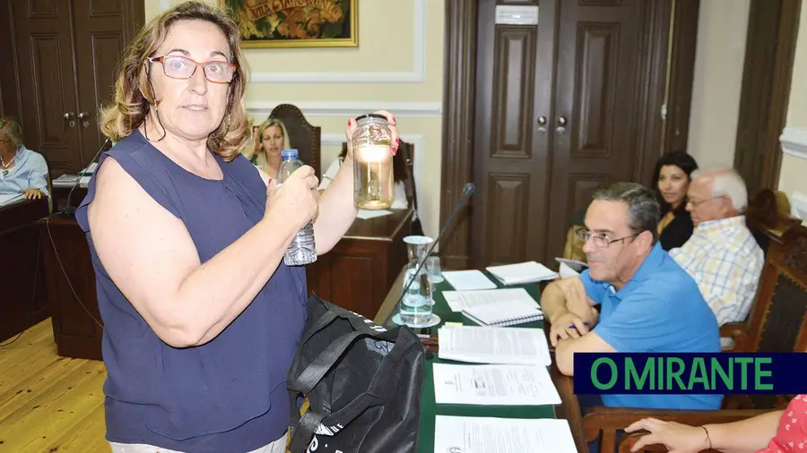 Autarcas de Benavente criticam má qualidade da água da torneira Autarcas de Benavente criticam má qualidade da água da torneira