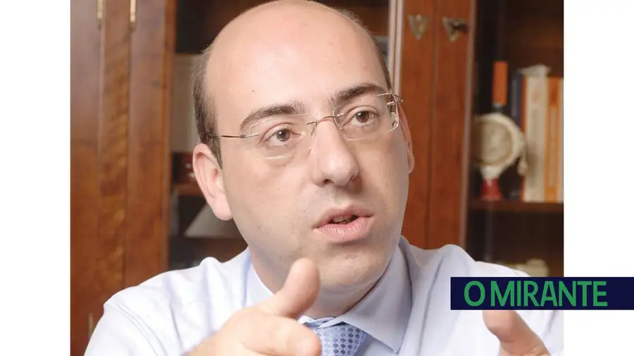António Ponto de Interrogação Lopes. António Ponto de Interrogação Lopes.
