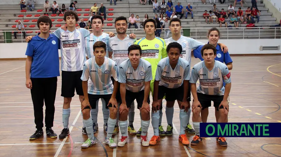 Juvenis do Vitória de Santarém finalistas na Caparica Juvenis do Vitória de Santarém finalistas na Caparica