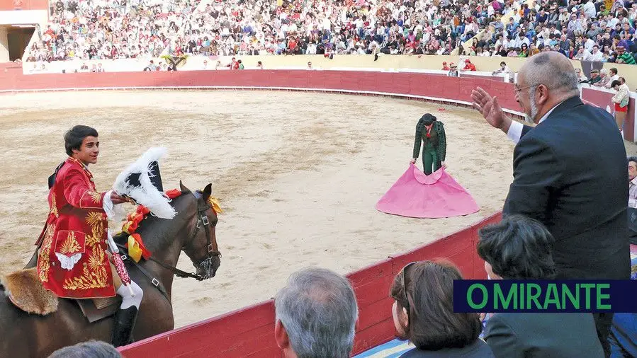 Moita Flores não se lembra de acordo com Misericórdia para arrendar praça de Santarém Moita Flores não se lembra de acordo com Misericórdia para arrendar praça de Santarém