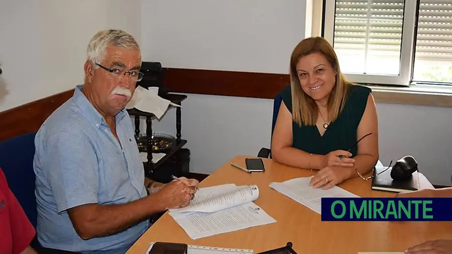 Contrato para obras na estrada entre Minde e Serra de Santo António Contrato para obras na estrada entre Minde e Serra de Santo António
