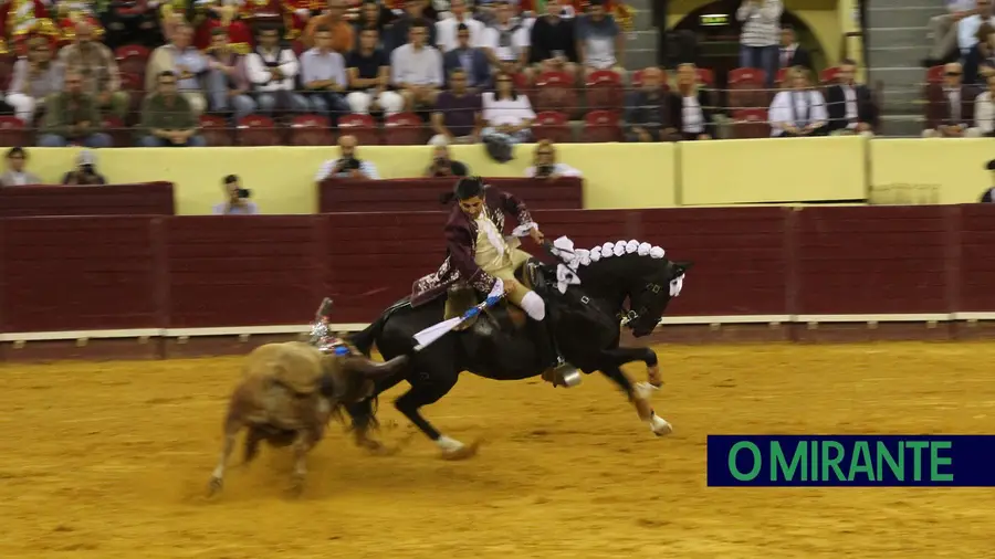 Início da Corrida de O MIRANTE no Campo Pequeno com Rouxinol a brilhar Início da Corrida de O MIRANTE no Campo Pequeno com Rouxinol a brilhar