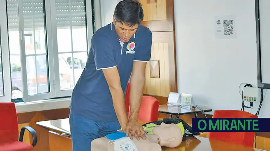 Câmara de Alcanena equipa edifícios públicos com desfibrilhadores Câmara de Alcanena equipa edifícios públicos com desfibrilhadores