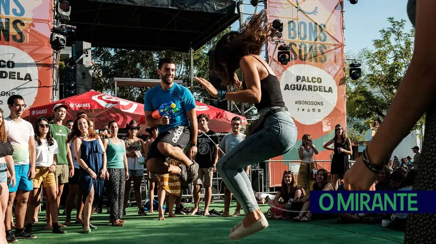 Bons Sons marca “Amor de verão” entre festivaleiros e população de Cem Soldos Bons Sons marca “Amor de verão” entre festivaleiros e população de Cem Soldos