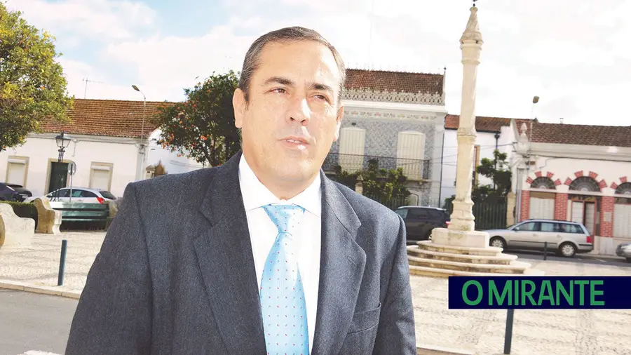 Autarca diz que meios aéreos para combater fogo em Samora Correia foram “insuficientes” Autarca diz que meios aéreos para combater fogo em Samora Correia foram “insuficientes”