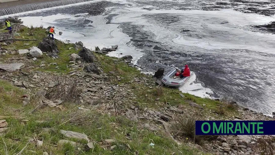 Concluída remoção de 15 mil m3 de lamas das águas do Tejo Concluída remoção de 15 mil m3 de lamas das águas do Tejo