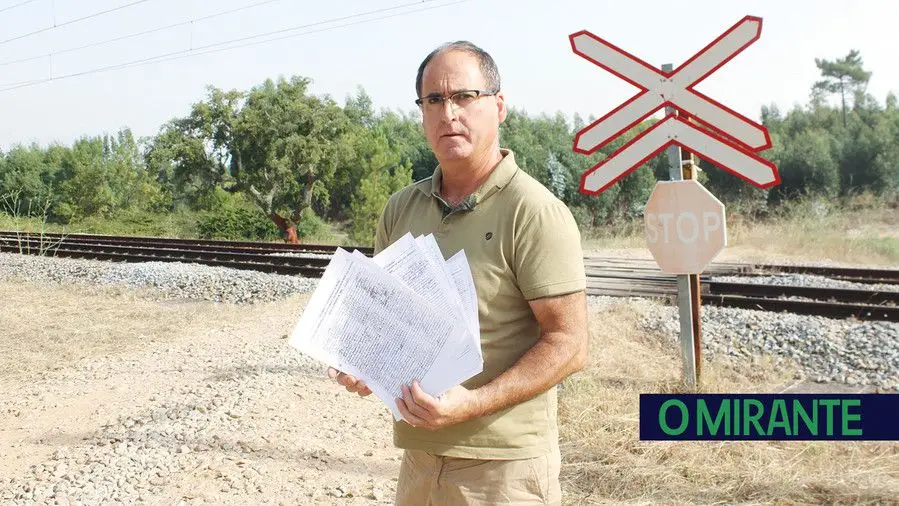 Três passagens de nível na zona da Glória do Ribatejo na lista para fechar Três passagens de nível na zona da Glória do Ribatejo na lista para fechar