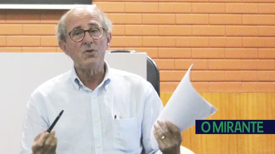 Sai uma bica pró sôr presidente! Sai uma bica pró sôr presidente!