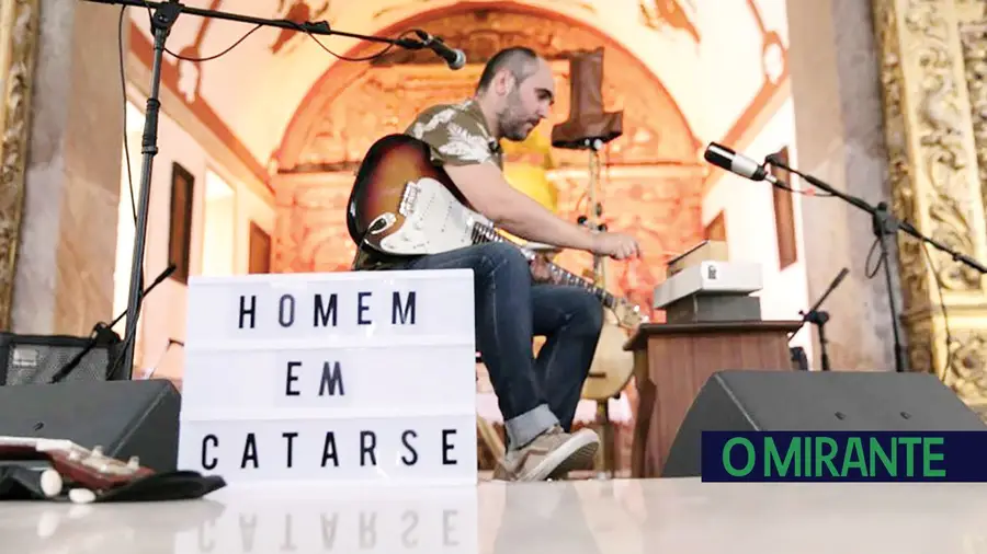 Solos “diabólicos” de guitarra eléctrica na igreja de Cem Soldos podem afectar o Festival Bons Sons Solos “diabólicos” de guitarra eléctrica na igreja de Cem Soldos podem afectar o Festival Bons Sons
