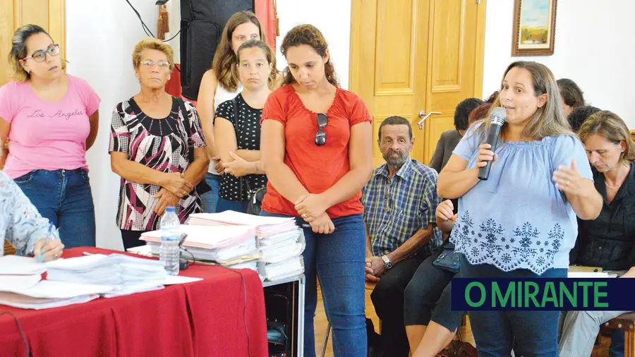 Alunos da Quinta da Grinja vão deixar de ter autocarros à borla para a escola Alunos da Quinta da Grinja vão deixar de ter autocarros à borla para a escola