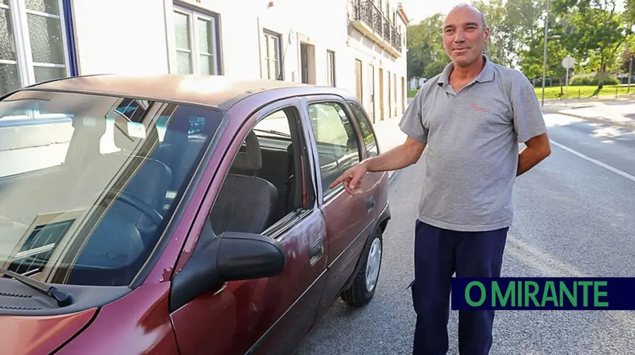 Carro assaltado quatro vezes no parque da Ribeira de Santarém Carro assaltado quatro vezes no parque da Ribeira de Santarém