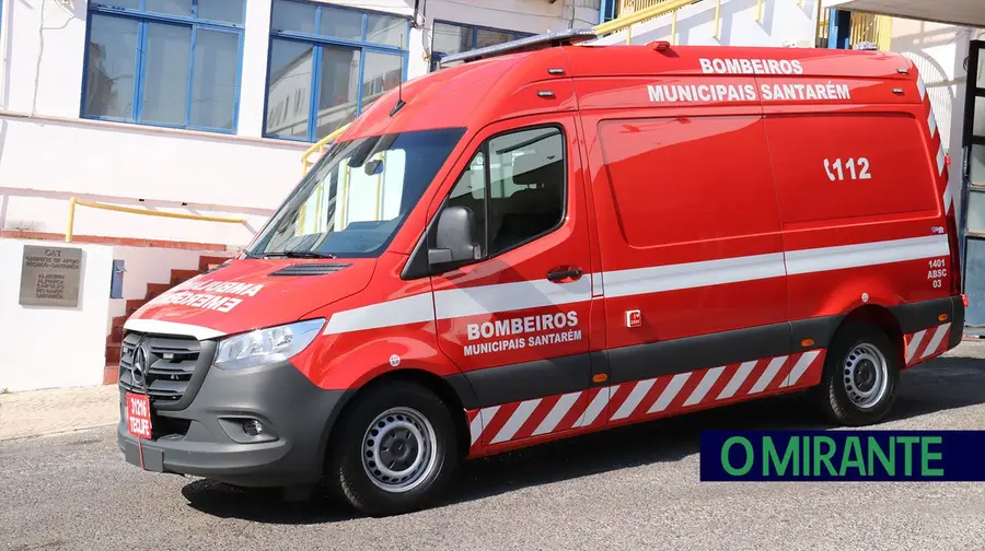 Bombeiros Municipais de Santarém com nova ambulância de socorro Bombeiros Municipais de Santarém com nova ambulância de socorro