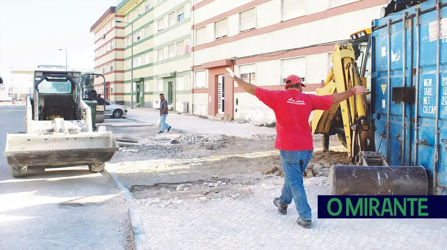 Reordenamento de trânsito em Benavente para acabar com caos junto a escola Reordenamento de trânsito em Benavente para acabar com caos junto a escola