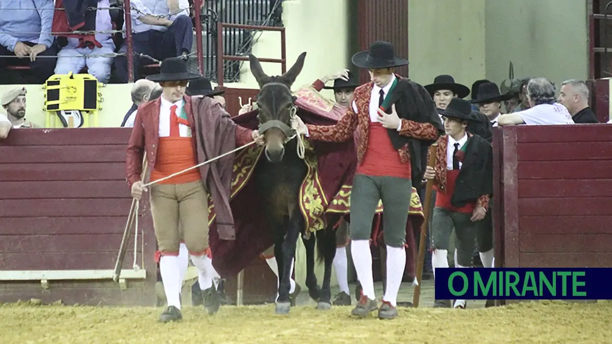Cortejo evocativo das Touradas Reais do século XVIII