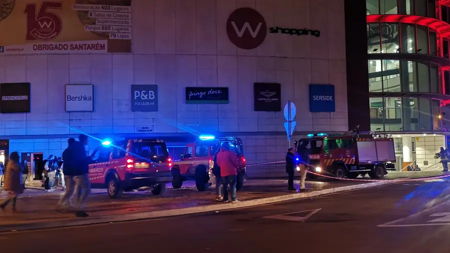 W Shoping abre sem restrições este sábado após incêndio controlado rapidamente W Shoping abre sem restrições este sábado após incêndio controlado rapidamente