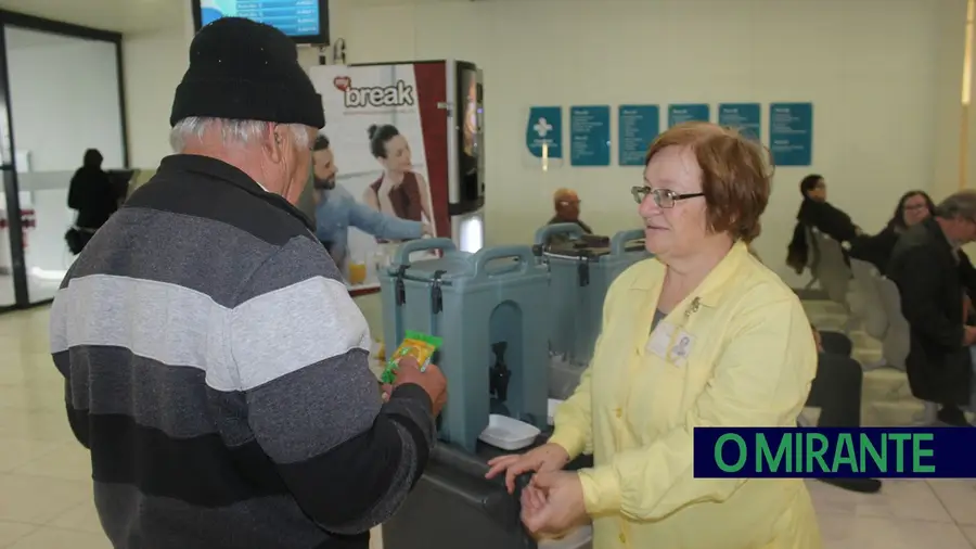 Voluntários dedicam o seu tempo aos utentes do Hospital Vila Franca de Xira Voluntários dedicam o seu tempo aos utentes do Hospital Vila Franca de Xira