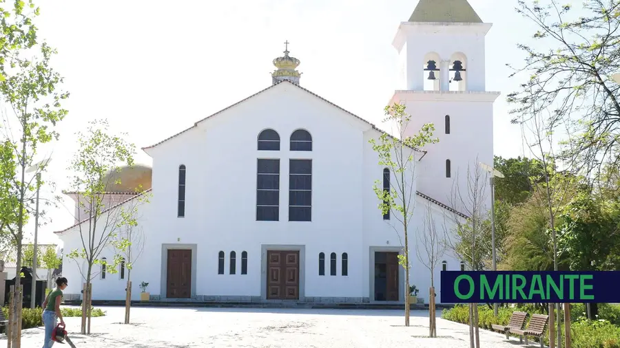 Queixa de munícipe trava obras na casa mortuária de Benavente Queixa de munícipe trava obras na casa mortuária de Benavente