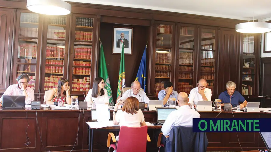 Câmara de Azambuja distribui 57.500 euros por associações do concelho Câmara de Azambuja distribui 57.500 euros por associações do concelho