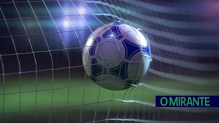 Dupla União de Santarém e Amiense lidera 1ª divisão distrital Dupla União de Santarém e Amiense lidera 1ª divisão distrital
