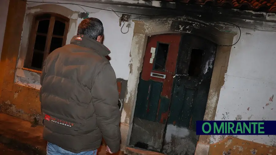 Família desalojada por incêndio acolhida no Parque de Campismo da Golegã Família desalojada por incêndio acolhida no Parque de Campismo da Golegã