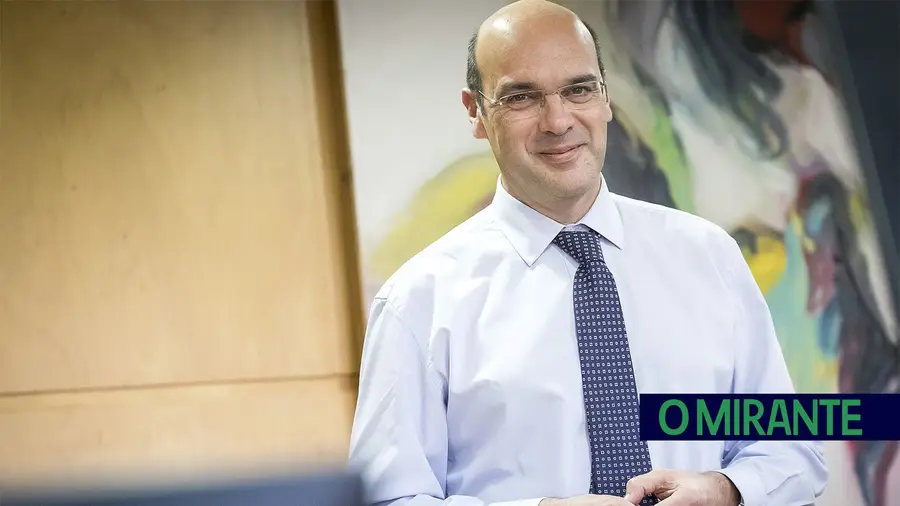 Ministro da Economia em Santarém na apresentação do projecto de capacitação para PME Ministro da Economia em Santarém na apresentação do projecto de capacitação para PME