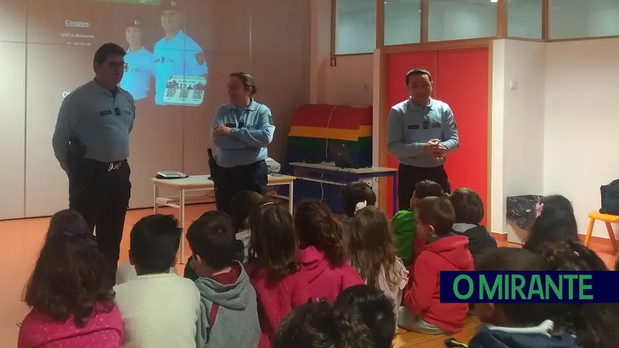 GNR sensibiliza para a não violência e paz nas escolas GNR sensibiliza para a não violência e paz nas escolas