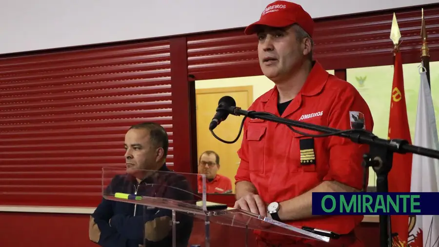 Hélder Silva é o novo comandante dos Bombeiros de Caxarias Hélder Silva é o novo comandante dos Bombeiros de Caxarias