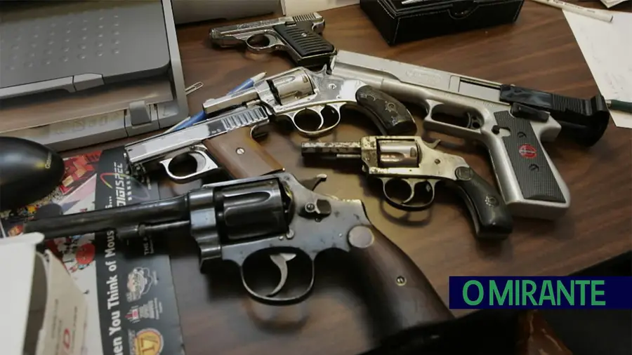 Três homens em prisão preventiva por tráfico de armas e droga em Vila Franca de Xira Três homens em prisão preventiva por tráfico de armas e droga em Vila Franca de Xira