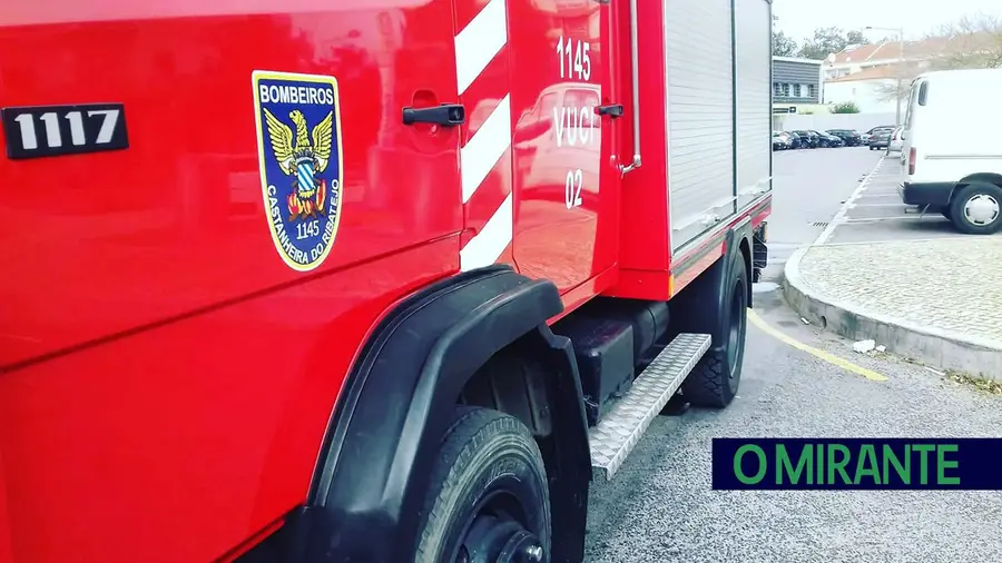Incêndio em fábrica de baterias em Castanheira do Ribatejo Incêndio em fábrica de baterias em Castanheira do Ribatejo