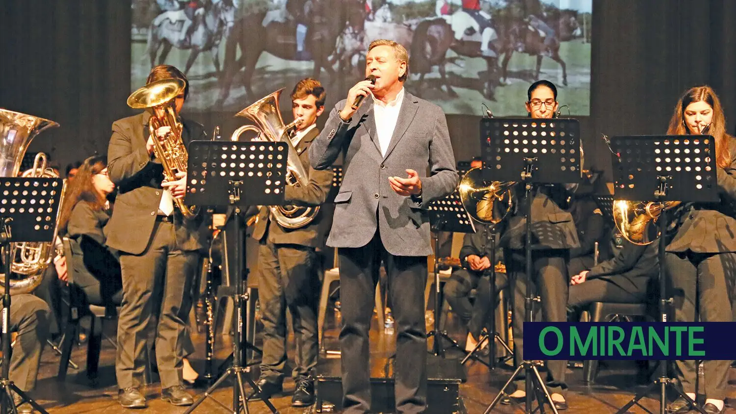O espectáculo musical e etnográfico “O Pequeno Campino” O espectáculo musical e etnográfico “O Pequeno Campino”