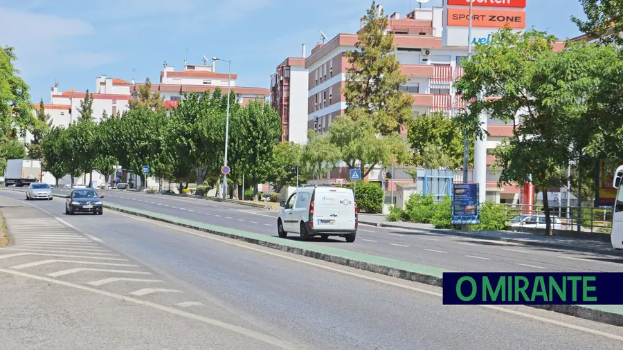 Problema com obra no centro de Alverca está por resolver há três anos Problema com obra no centro de Alverca está por resolver há três anos