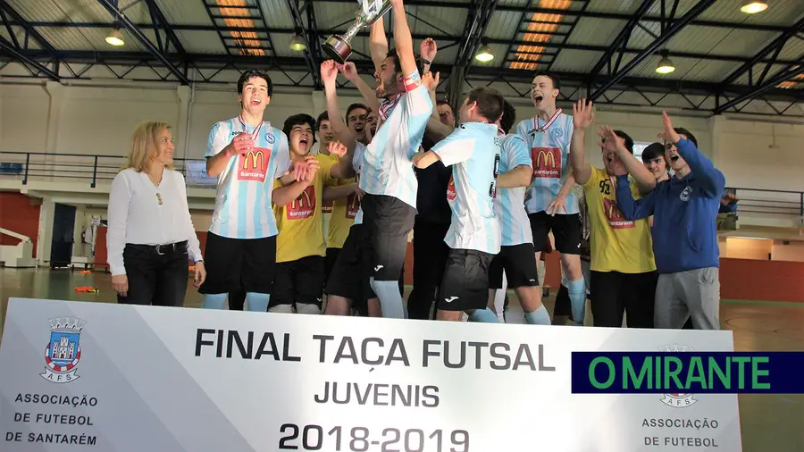 Juvenis do Vitória de Santarém vencem Taça do Ribatejo em futsal Juvenis do Vitória de Santarém vencem Taça do Ribatejo em futsal