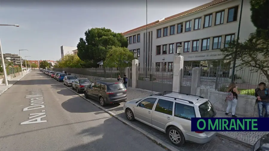 Greve de funcionários causa constrangimentos nas escolas na região Greve de funcionários causa constrangimentos nas escolas na região