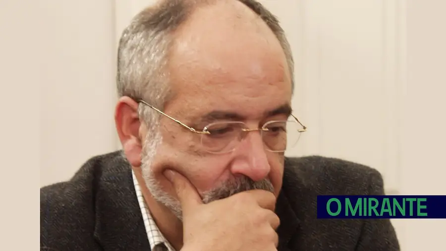 Moita Flores diz que o processo que lhe moveram é um disparate Moita Flores diz que o processo que lhe moveram é um disparate