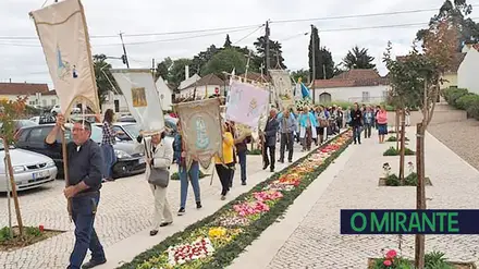 Procissão dos fiéis de Nossa Senhora do Rosário em Asseiceira, Rio Maior Procissão dos fiéis de Nossa Senhora do Rosário em Asseiceira, Rio Maior