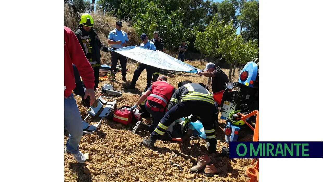 Ferido em acidente com tractor em Santarém
