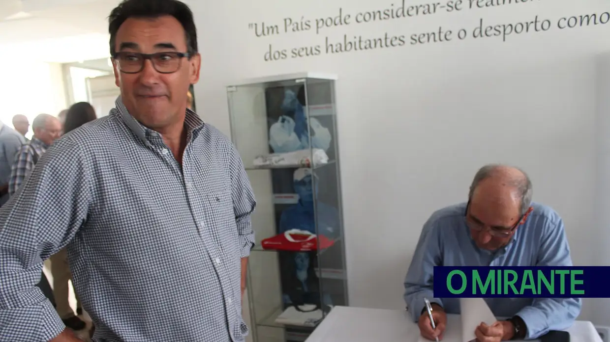 Casa cheia em Rio Maior para o lançamento da autobiografia de Jorge Miguel