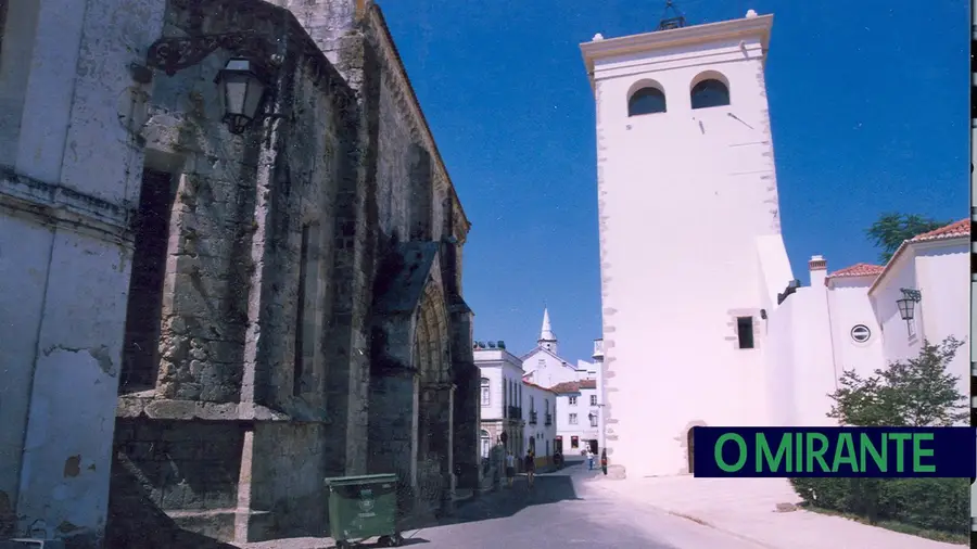 Fenda no interior da Torre das Cabaças obriga a obras Fenda no interior da Torre das Cabaças obriga a obras