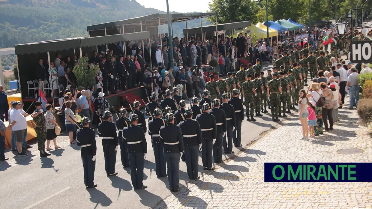 Salgueiro Maia homenageado em Castelo de Vide com comitiva de Santarém