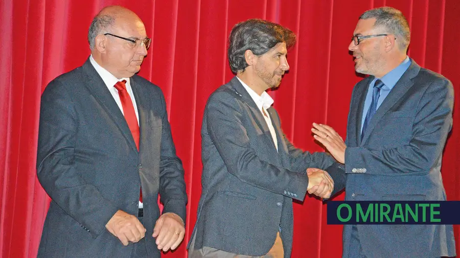 Um falecido, um faltoso, um no activo e uma lá fora... Um falecido, um faltoso, um no activo e uma lá fora...